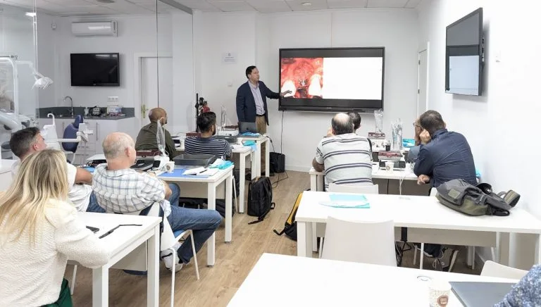 Actividad docente del Dr. David González en Murcia
