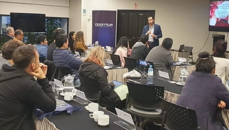 Actividad docente del Dr. David González en Lima